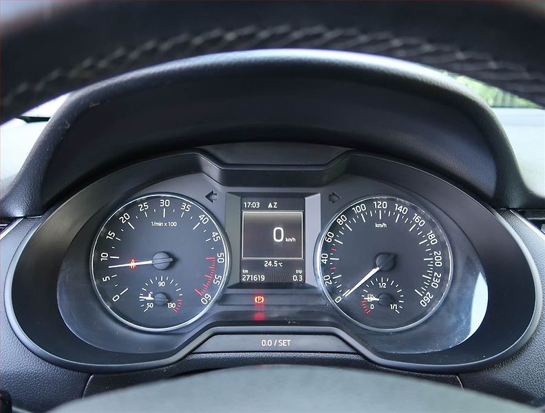 Škoda Octavia (2013) 2.0 TDI, Tempomat - fotka 11 z 20