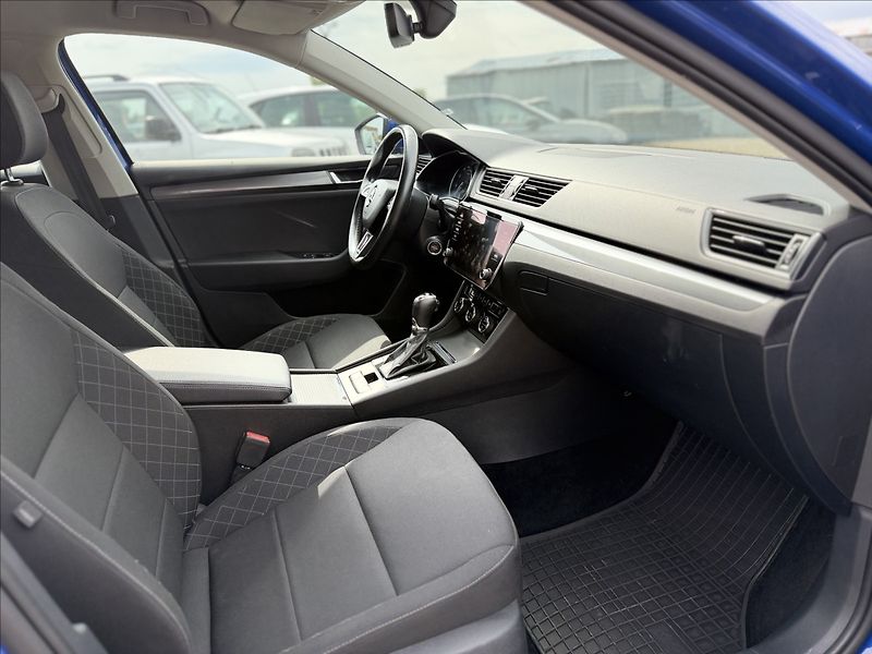 Škoda Superb 1,5 TSI 110kW DSG +SADA ALU - fotka 22 z 24