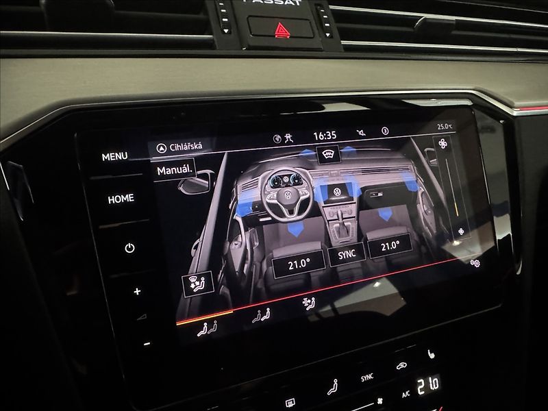 Volkswagen Passat 2,0 TSi  DSG Elegance Virtual - fotka 30 z 47