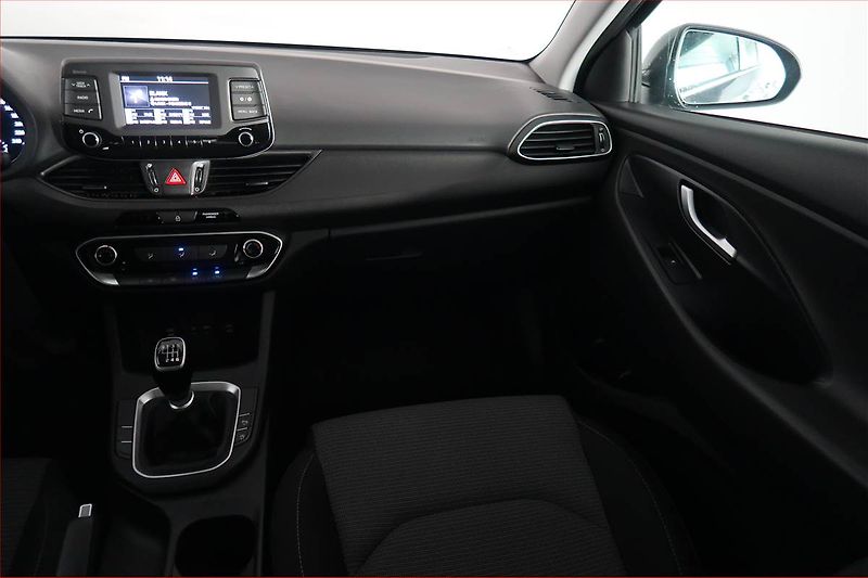 Hyundai i30 (2017) Trikolor 1.0 T-GDI, Serv.kniha - fotka 8 z 17