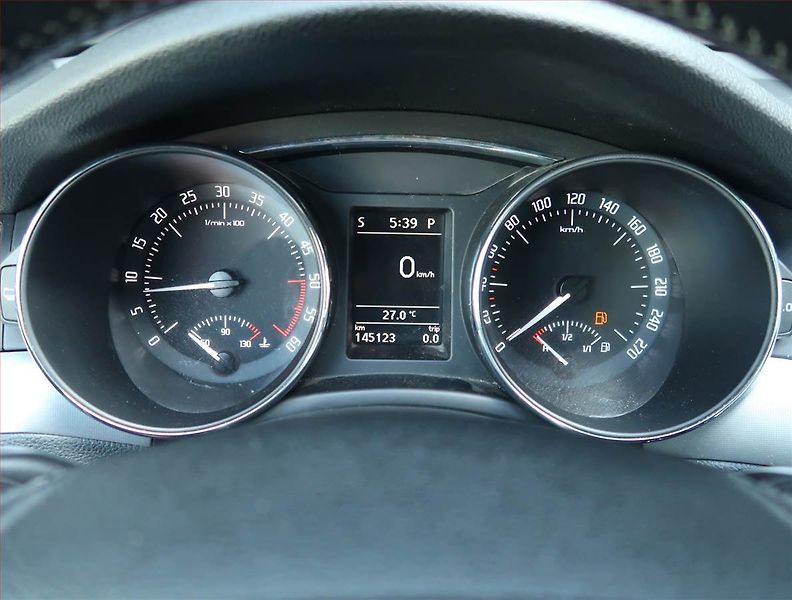 Škoda Superb (2013) 2.0 TDI, Automat, Bi-Xenony - fotka 11 z 18