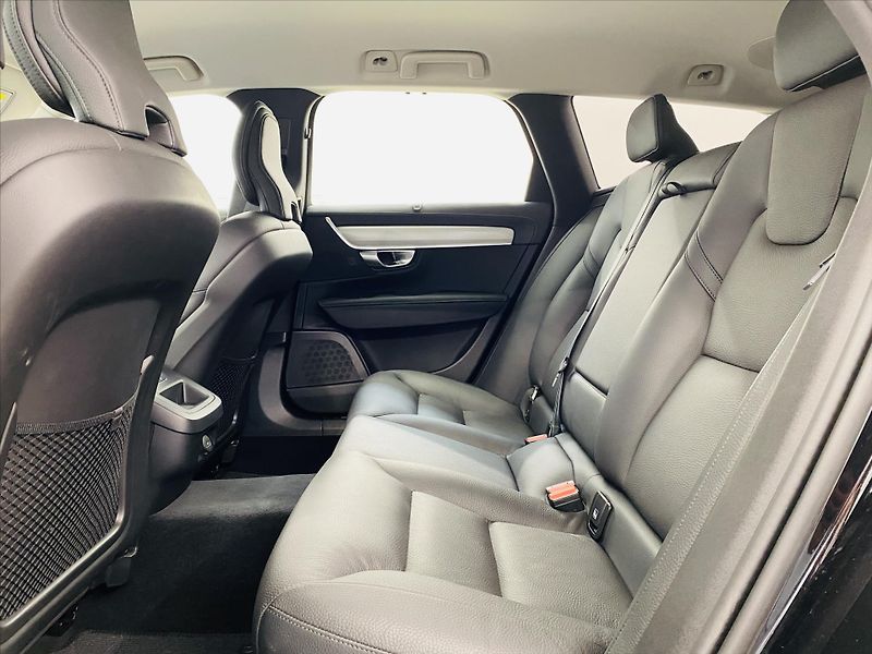 Volvo V90 B4 AWD Cross Country - fotka 6 z 25