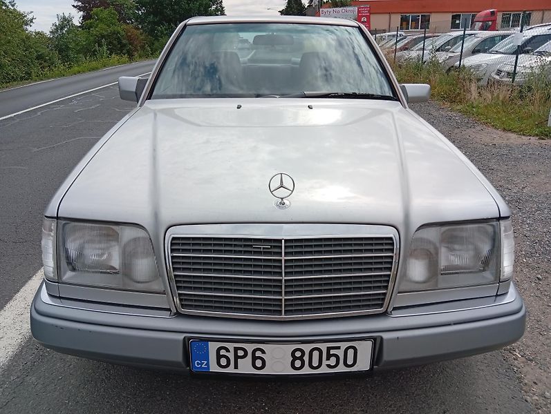 Mercedes-Benz Třídy E E 200 D - fotka 9 z 18