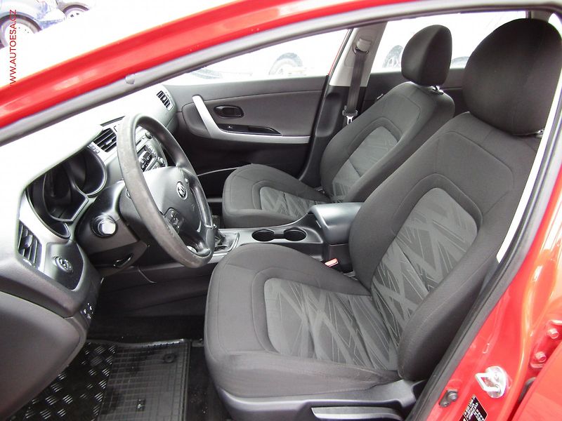 Kia Ceed (2013) 1.4 CRDi, ČR - fotka 9 z 16