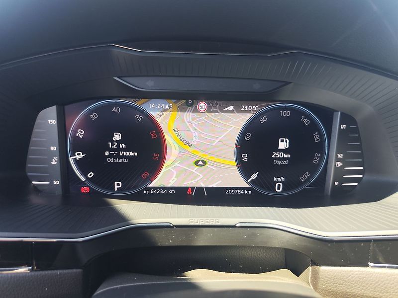 Škoda Superb 2.0 TDI/147kW 4x4 L&K DSG - fotka 18 z 39