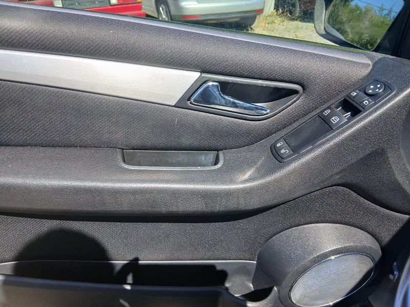 Mercedes-Benz Třídy B 170i, nová STK, celoroční pneu - fotka 29 z 36