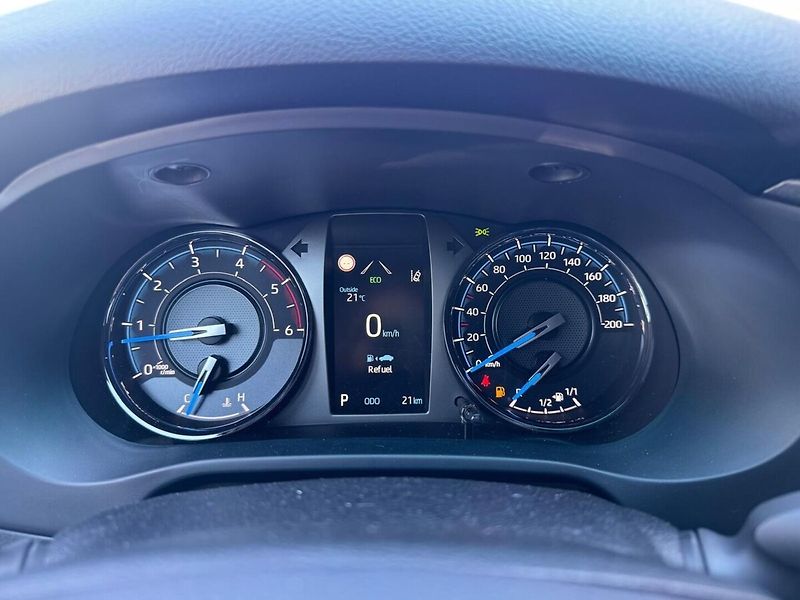 Toyota Hilux 2.8 Invincible 4x4 - fotka 11 z 13