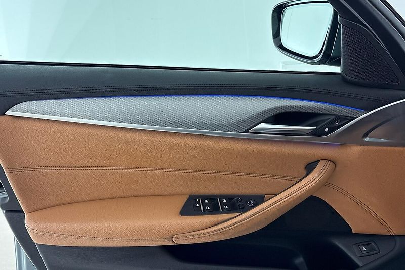 BMW Řada 5 540i xDrive - fotka 15 z 24
