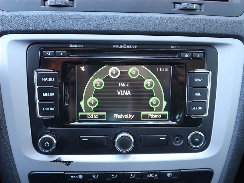 Škoda Octavia (2012) Ambiente 1.6 TDI, Navi - fotka 12 z 17