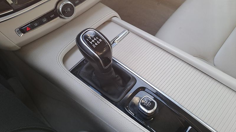 Volvo V90 2.0 D3 Break NAVI Bílá kůže - fotka 28 z 30