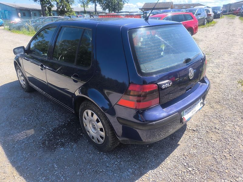 Volkswagen Golf (2001) KRÁSNÝ,145TKM,1MAJ89LET,SERVIS - fotka 7 z 25