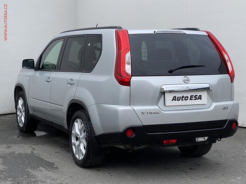 Nissan X-Trail (2011) 2.0 dCi 4x4, AT, xenon - fotka 6 z 17