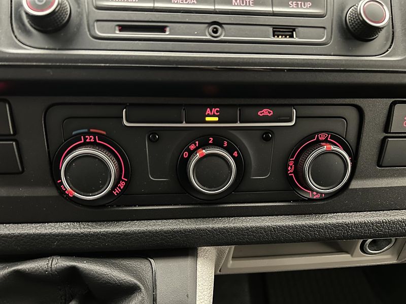 Volkswagen Transporter 2.0 TDI - fotka 10 z 21