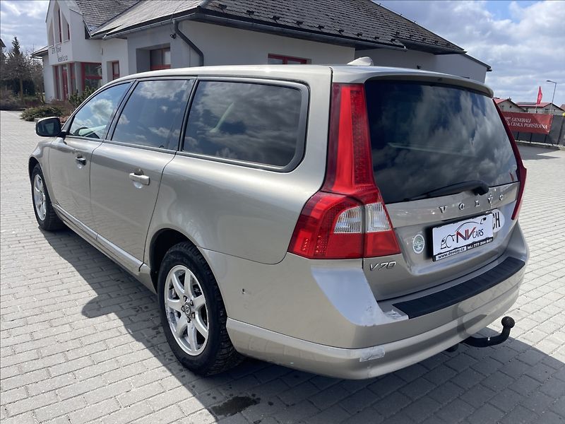 Volvo V70 2,0 d 100kw Momentum Kinetic o - fotka 28 z 31