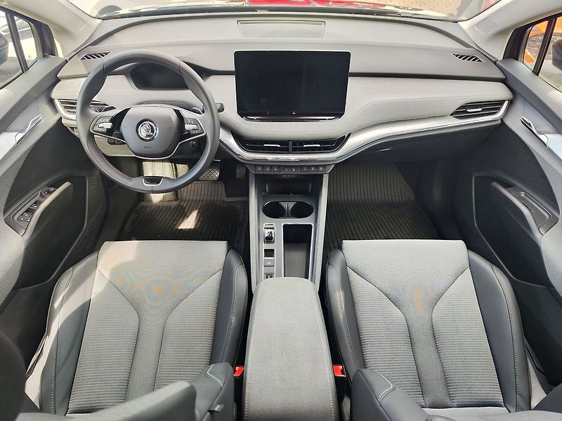 Škoda Enyaq EV/55 kWh/125kW Tour 50 - fotka 16 z 36