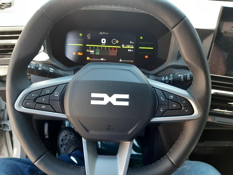 Dacia Duster (2026) Journey mild hybrid 140k - fotka 11 z 14
