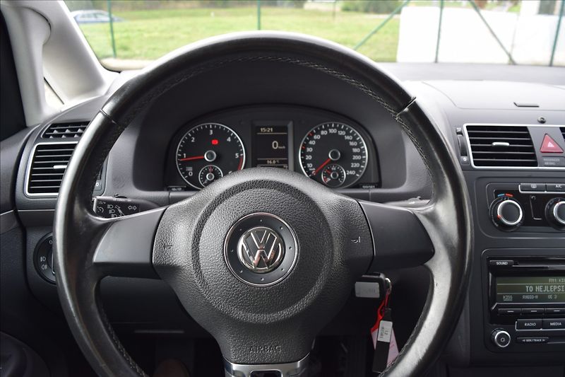 Volkswagen Touran 1,6 d 77KW BIXENON TAŽNÉ - fotka 26 z 40