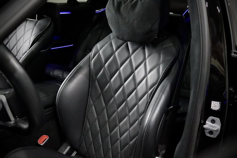 Mercedes-Benz Třídy S 580 Long 4Matic V8 370 kW - fotka 13 z 43
