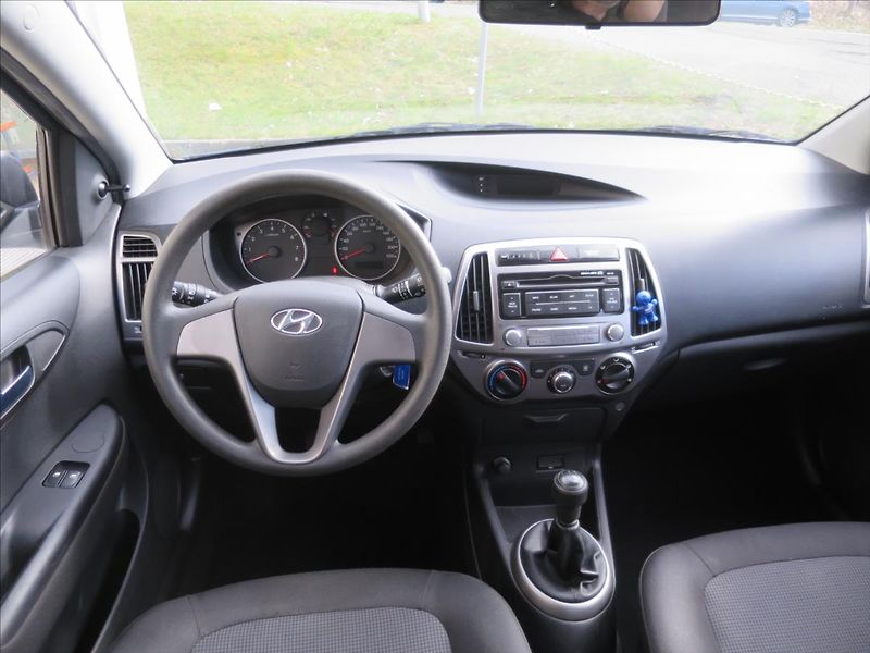 Hyundai i20 1,3  i - fotka 8 z 17