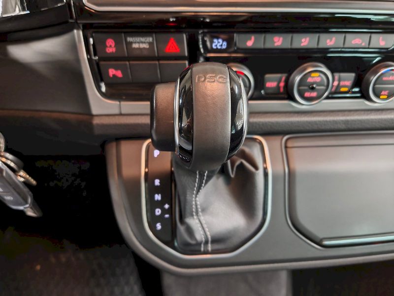 Volkswagen California (2018) 2.0 BiTDI 150 kW DSG 4x4 BEACH - fotka 13 z 24