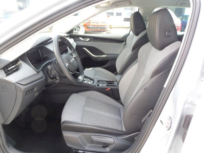 Škoda Octavia (2025) Combi Top Selection 2,0 TDI 11 - fotka 7 z 29