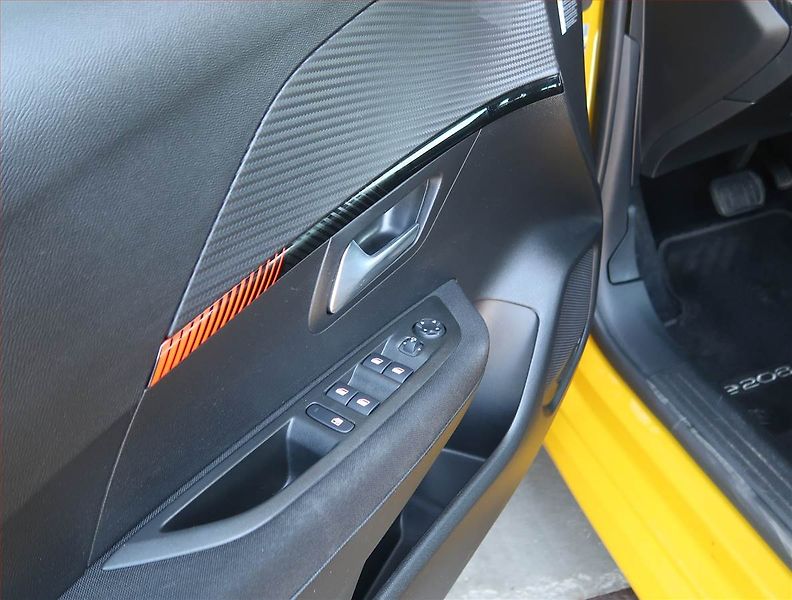 Peugeot 208 (2021) 50 kWh, SoH 90%, Automat - fotka 17 z 22