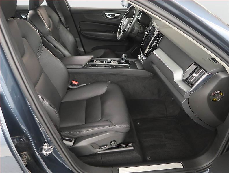 Volvo XC60 (2019) B4 AWD - fotka 9 z 15