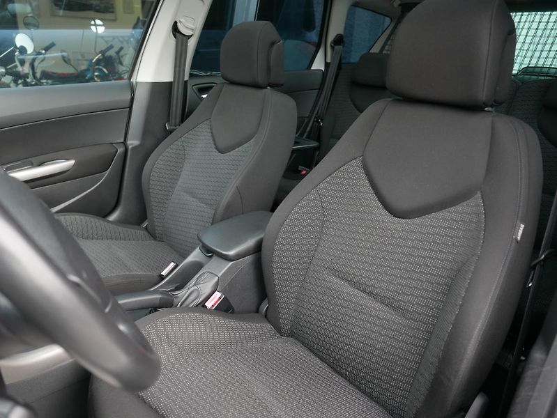 Peugeot 308 1,6 HDI 80kW SW Panorama Sport - fotka 17 z 40