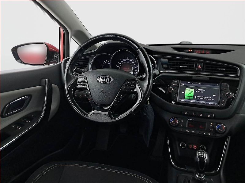 Kia Ceed (2016) 1.6 GDI, Serv.kniha, Navi - fotka 7 z 20
