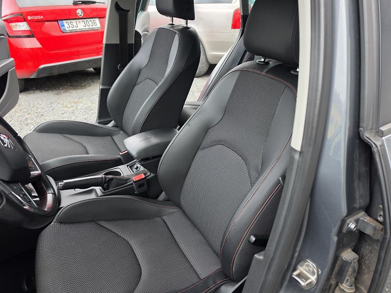 Seat Leon 2.0 TDI FR Led - fotka 14 z 22