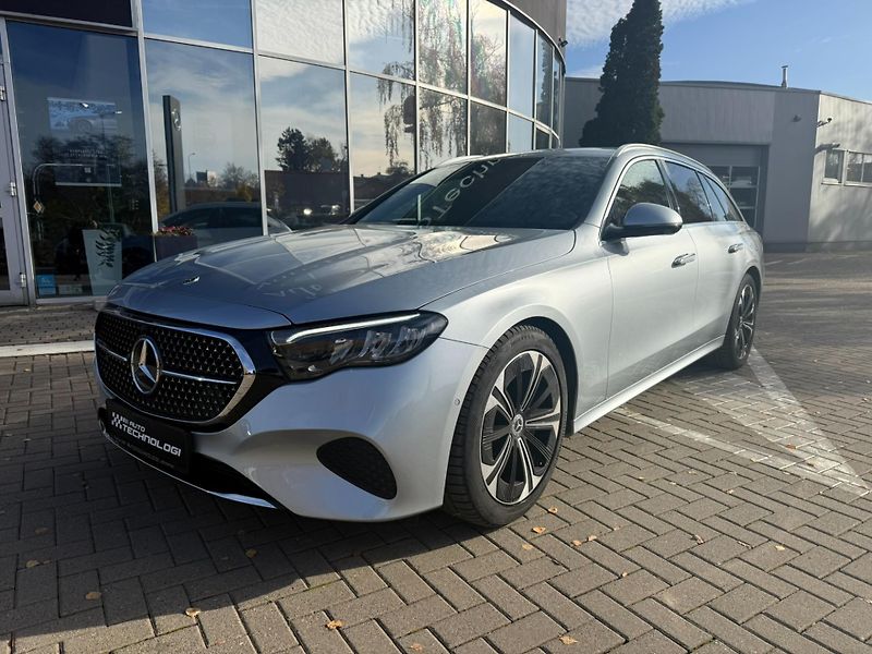 Mercedes-Benz Třídy E (2024) E 300 de 4MATIC kombi - fotka 2 z 23