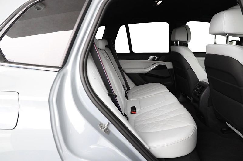 BMW X5 xDrive30d - fotka 6 z 27