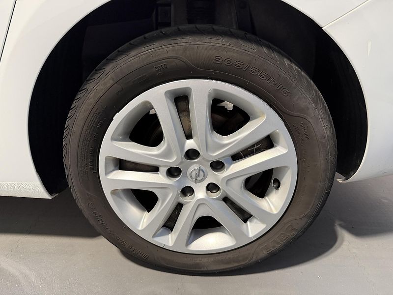 Opel Astra 1.5 CDTi 90kW Edition ST S/S - fotka 13 z 13