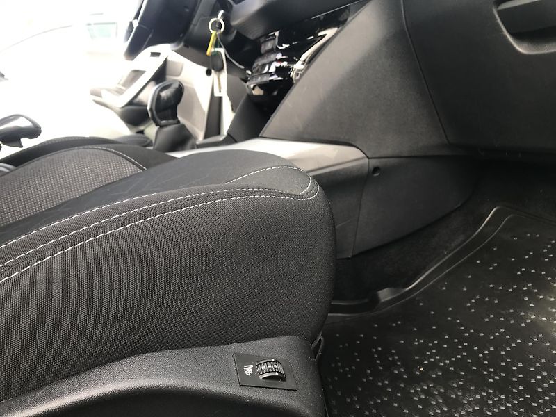 Peugeot 208 1.6 HDI 73 KW 1.MAJ.ČR.DPH... - fotka 10 z 14