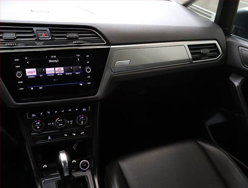 Volkswagen Touran (2020) Highline 2.0 TDI, Automat - fotka 8 z 22