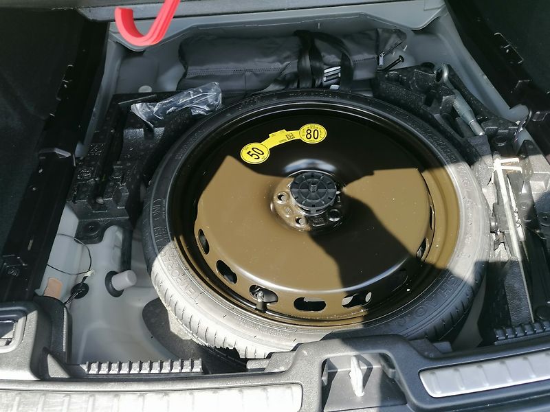 Volvo V60 (2021) 2.0 B3 MHEV A/T 120kW - fotka 28 z 36