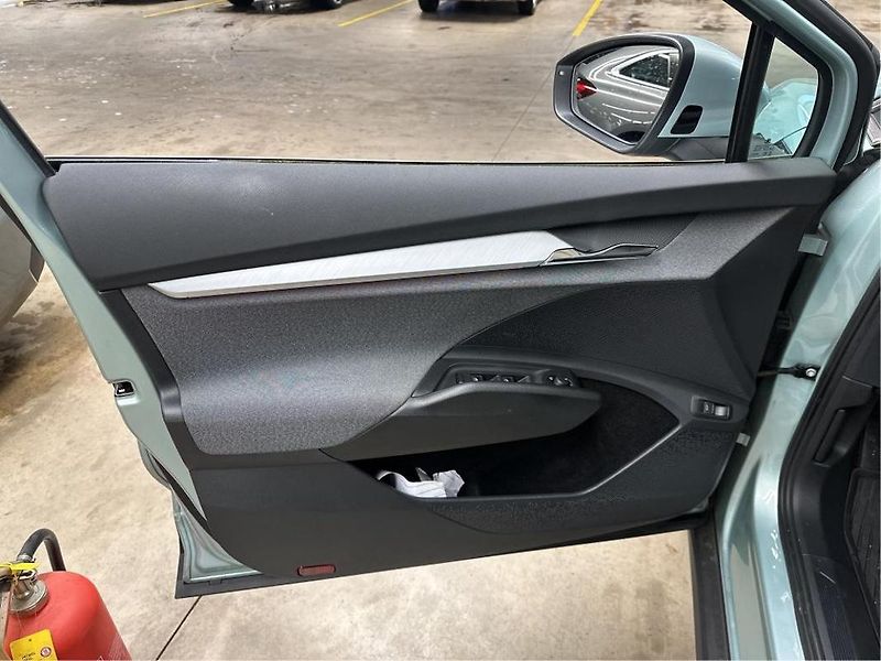 Škoda Enyaq 150kw, iV80 19ALU TZ SOH 96% - fotka 11 z 12