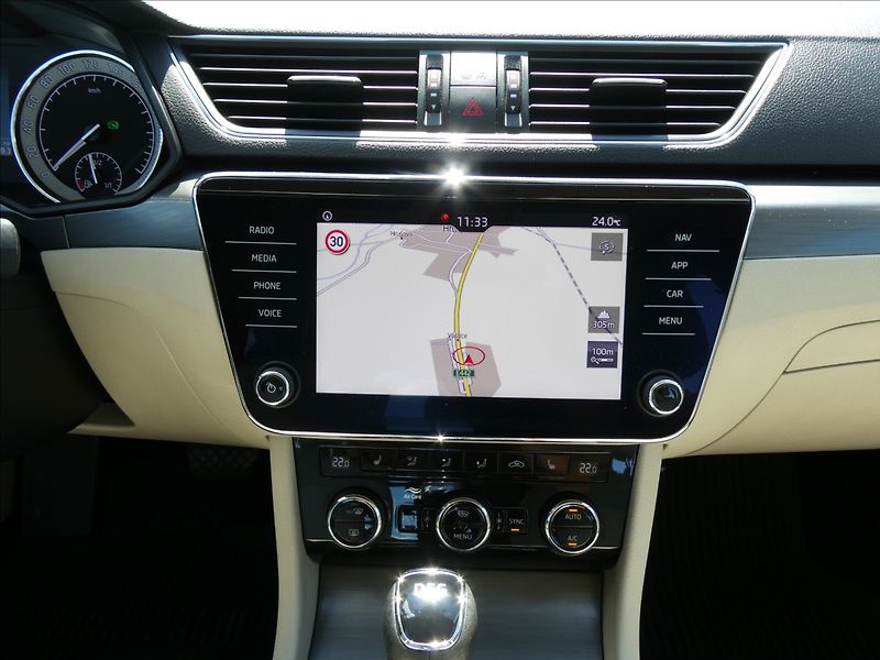 Škoda Superb 1,5 TSi 110kW 1majitel,DSG,DPH - fotka 31 z 47