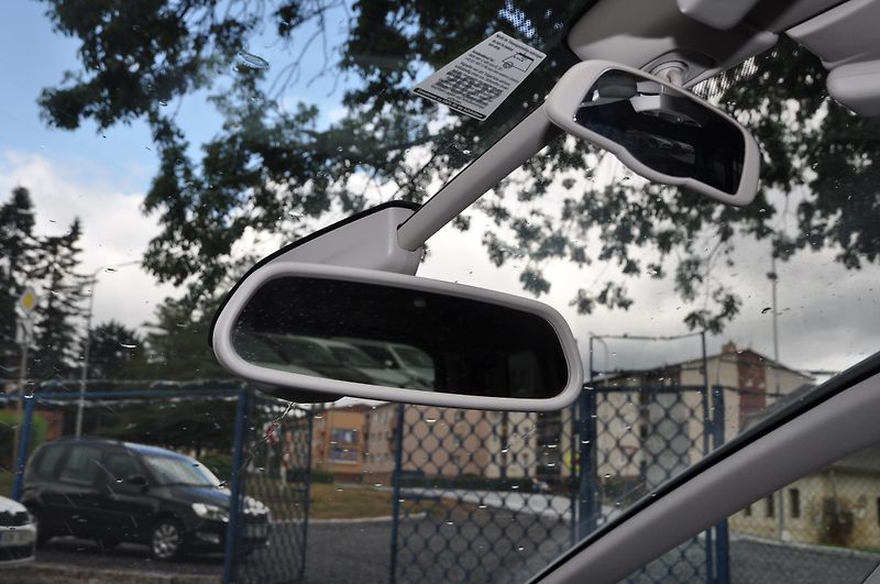 Citroën Grand C4 Picasso 1.6HDi 88kW Exclusive Automat - fotka 20 z 24