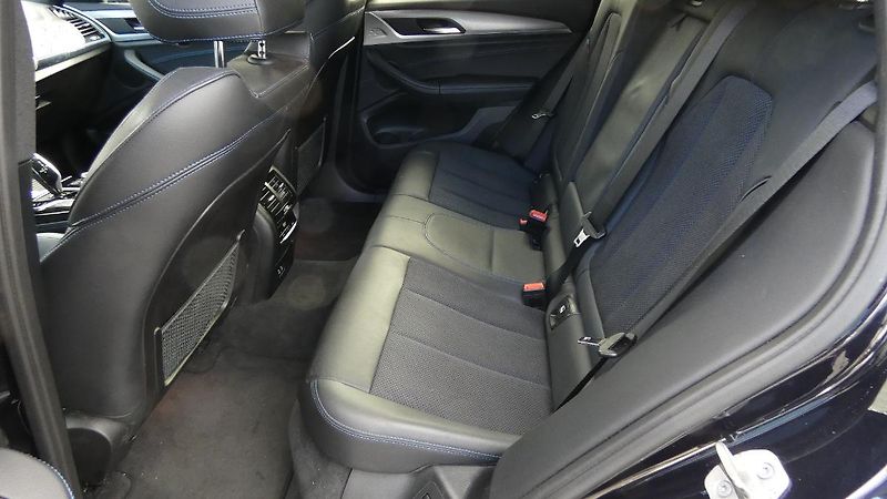 BMW X4 xDrive 20i M Sport - fotka 20 z 23