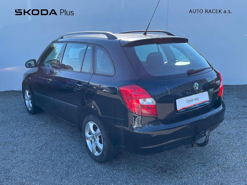 Škoda Fabia (2021) 1.4 16V Ambiente Combi - fotka 2 z 21