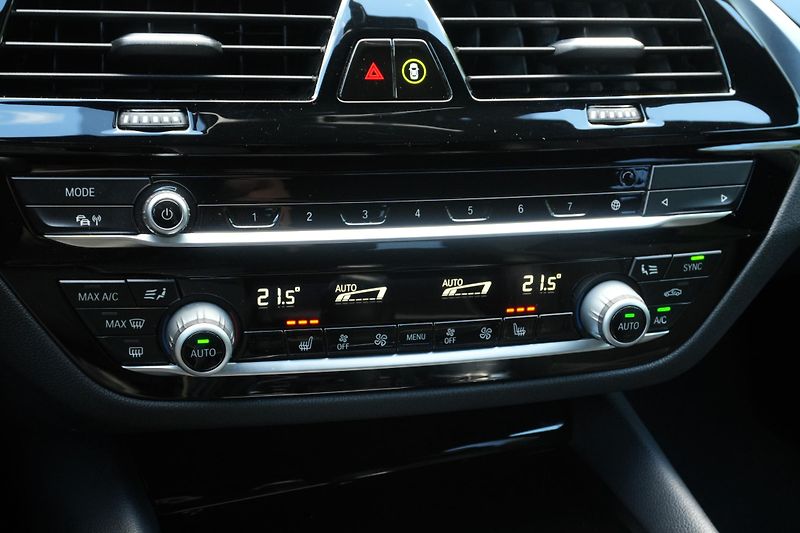 BMW Řada 5 530d xDrive, Kamera, ČR, Hi-Fi - fotka 23 z 40