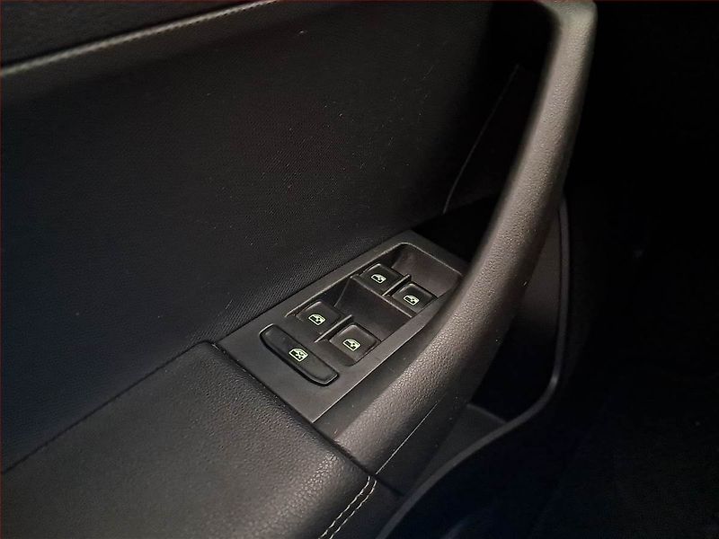 Škoda Rapid (2018) Spaceback 1.0 TSI, Serv.kniha - fotka 15 z 17