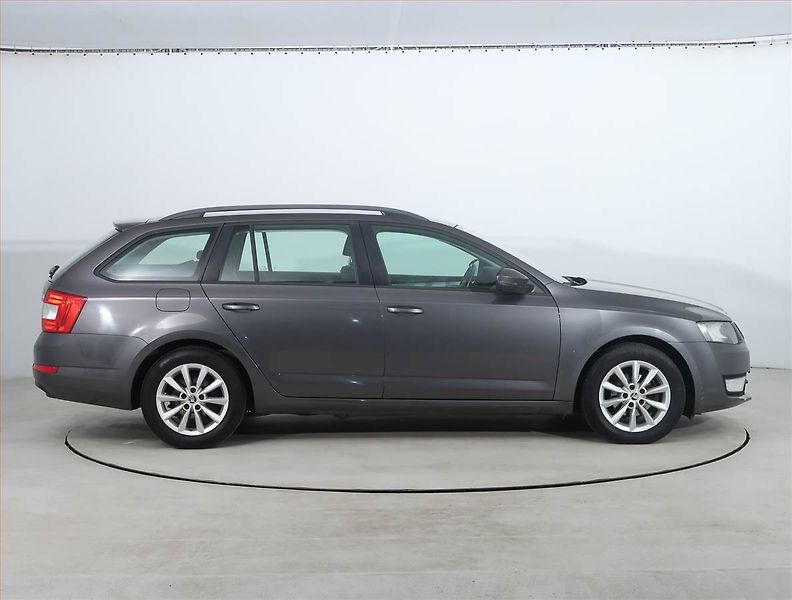 Škoda Octavia (2014) 1.6 TDI, 4X4, Tempomat - fotka 6 z 19