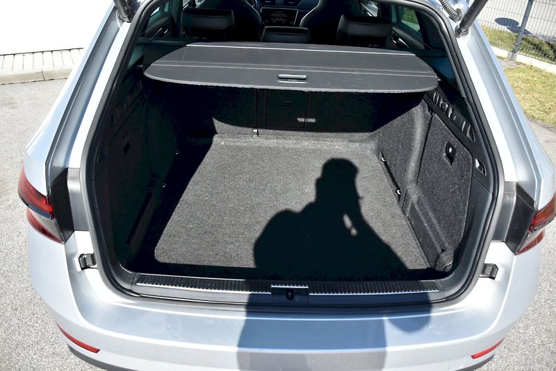 Škoda Superb (2023) Combi Sportline 1.5 TSI 110kW - fotka 29 z 35