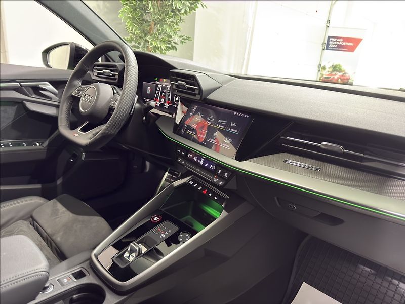 Audi RS 3 2,5   TFSI B&O 1.MAJ ČR DPH - fotka 24 z 46