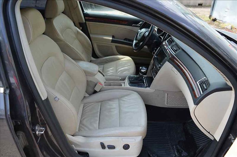 Škoda Superb (2009) II. 2,0 TDI SG - fotka 33 z 35