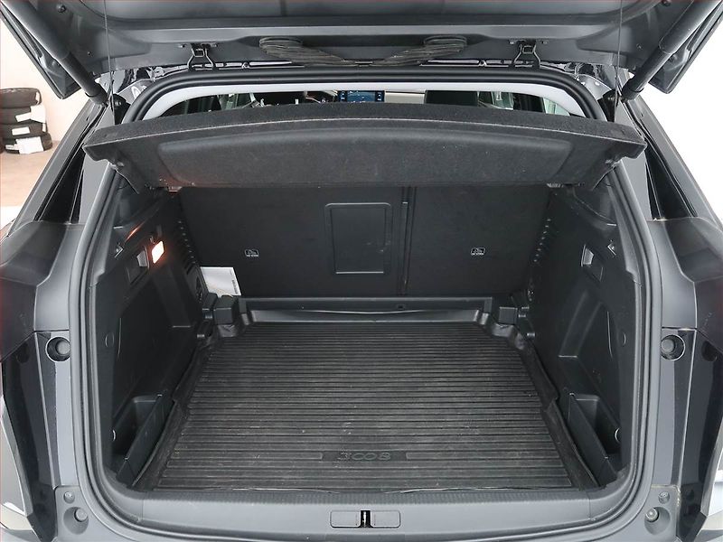 Peugeot 3008 (2022) Allure Pack 1.2 PureTech - fotka 14 z 21