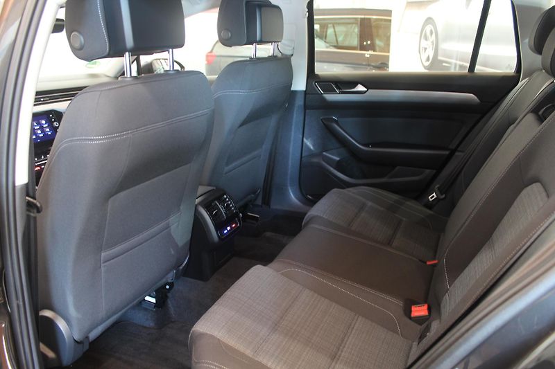 Volkswagen Passat (2021) 2.0TDI DSG Nez.Topení LED - fotka 18 z 38