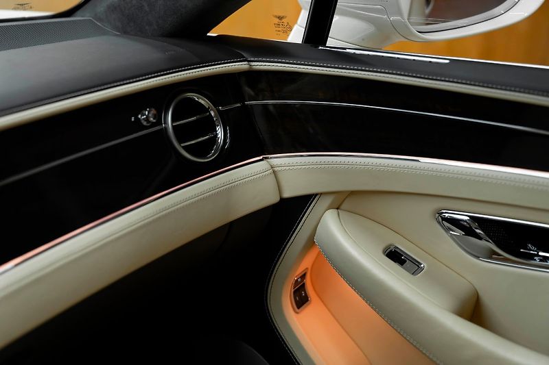 Bentley Continental GT Touring, City, Nočné videnie - fotka 15 z 25